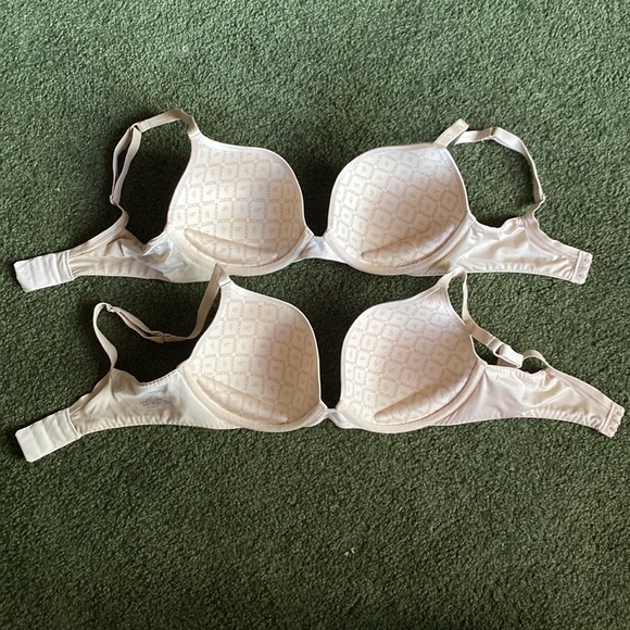 2 Victoria’s Secret Body by Victoria Demi uplift bras - Picture 3 of 10